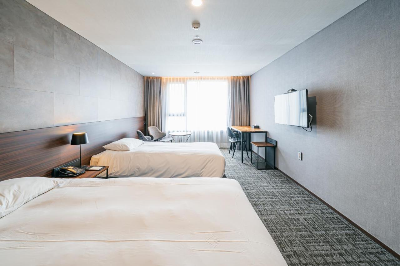 Hotel With City Csedzsu Kültér fotó
