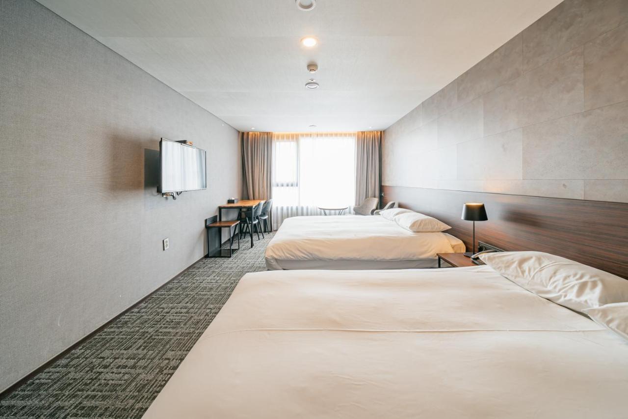 Hotel With City Csedzsu Kültér fotó
