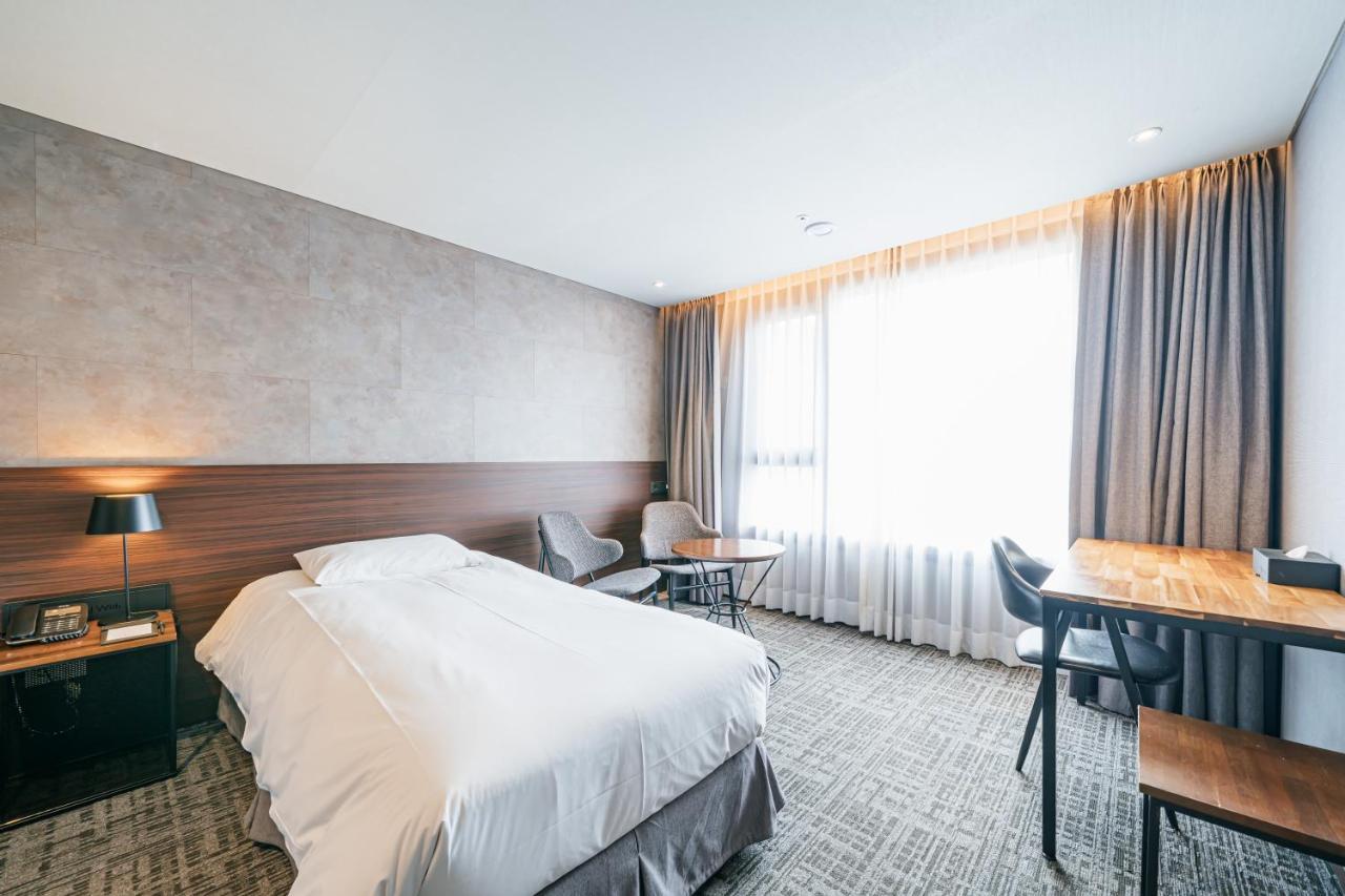 Hotel With City Csedzsu Kültér fotó