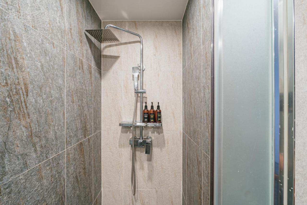 Hotel With City Csedzsu Kültér fotó