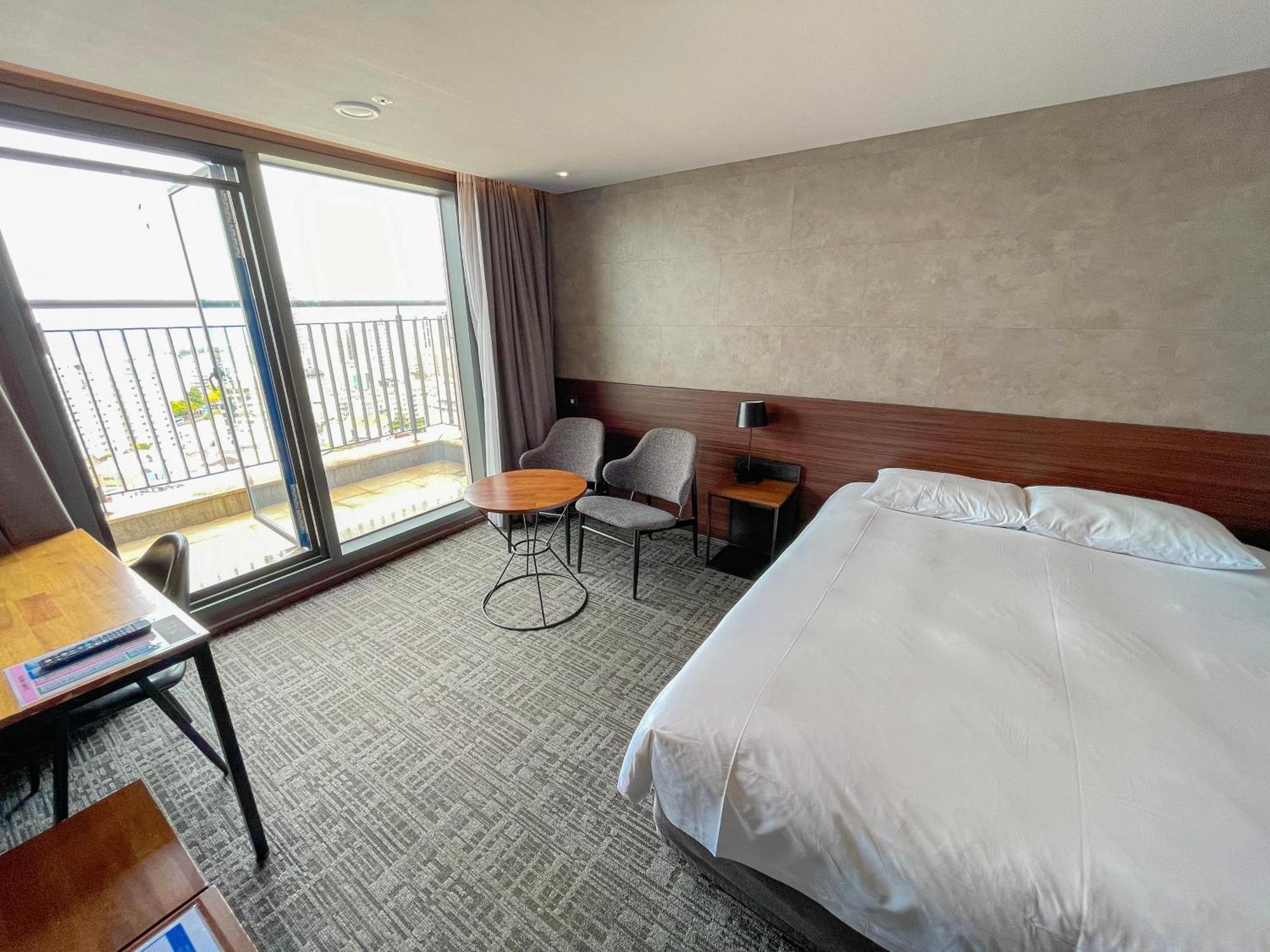 Hotel With City Csedzsu Kültér fotó